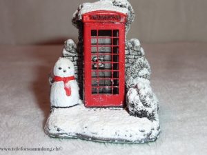 Telefonzelle im Schnee